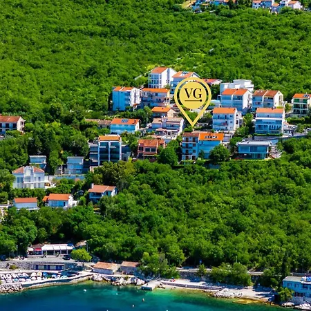 Apartment Beachfront 4 - Dramalj By Guide *